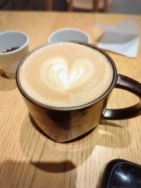 スタバでCafeタイム　My　Cupで楽しむひと時　Cafe男子のカフェ巡り