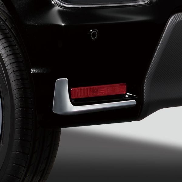 リヤリフレクターガーニッシュ