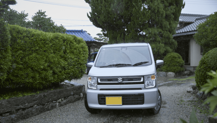 薬の配達のために走るワゴンR
