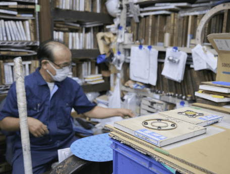 作業中の工場長