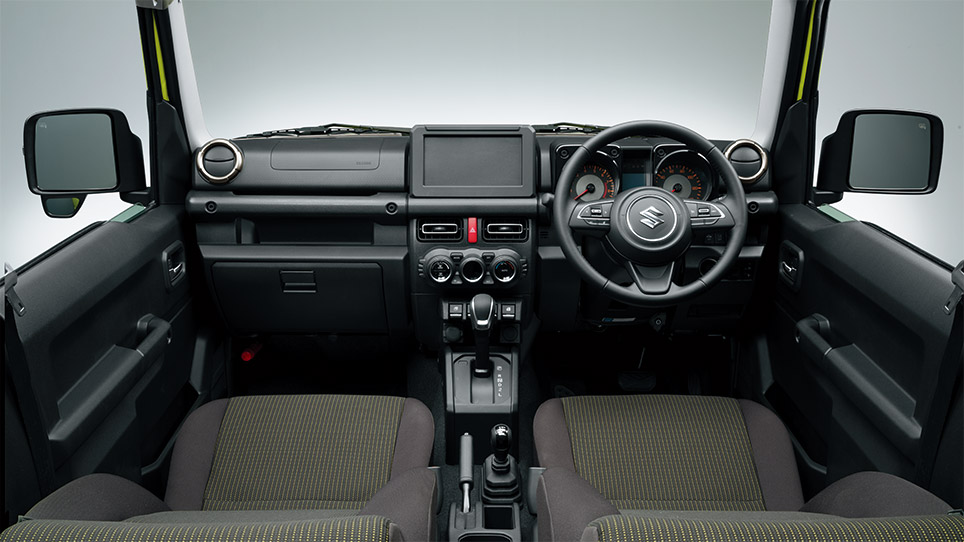過酷な環境での操作性を追及したインテリア(XC 4AT車)
