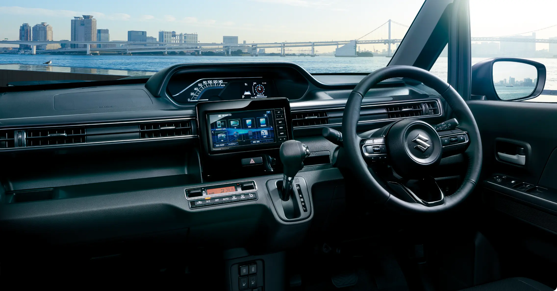 Photo：HYBRID ZX 2WD 全方位モニター用カメラパッケージ・スズキコネクト対応通信機装着車ボディーカラーはピュアホワイトパール（ZVR）