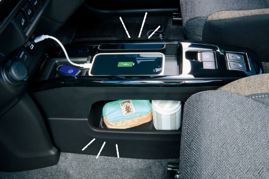 センターコンソール<br>(アッパートレー、ロアトレー)