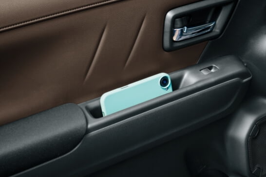 フロントドアアッパーポケット(助手席)