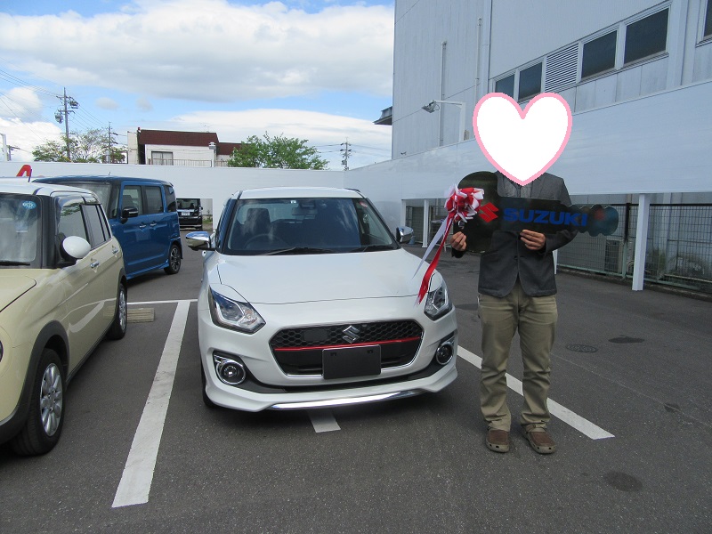 この車を選んだ決め手は スズキといえばスイフト 良く走る走行性能に惹かれました 納車ギャラリー お店ブログ スズキアリーナ犬山南