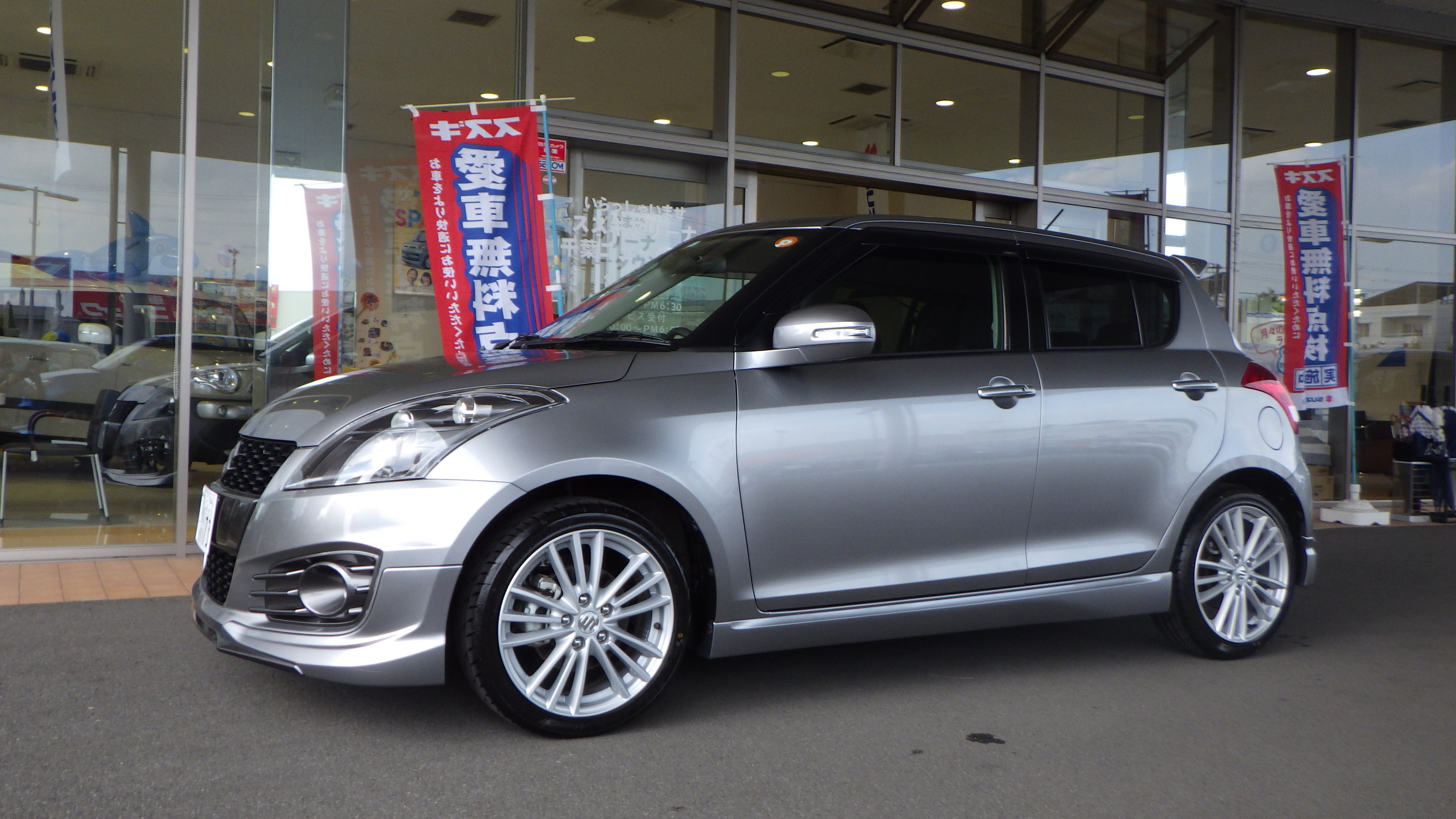 スイフトスポーツ ６速マニュアル ご納車ありがとうございます 納車ギャラリー お店ブログ 株式会社スズキ自販千葉 スズキアリーナ千葉ニュータウン