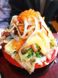 ランチ限定　特盛　海鮮丼　～六日町　鮨岡～