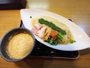 佐渡鮭の冷製つけ麺　Ramenおこじょ