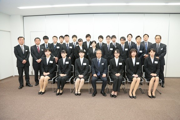 年4月入社 内定式を行いました 採用情報トピックス 採用情報 株式会社スズキ自販新潟