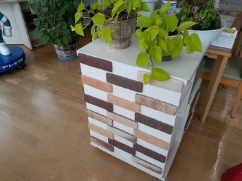 次々と