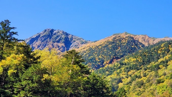 先ずは北岳目指します！