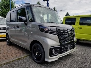 皆さんお待たせしました！！アリーナ飯田店にスペーシア　ベース　登場！！