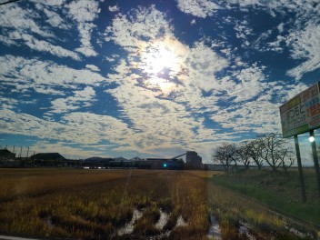 雨上がりの空とＳＯＲＡバーガー