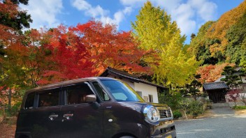 紅葉ドライブはスズキの車で