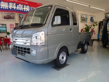 新色のスーパーキャリイ展示中！！