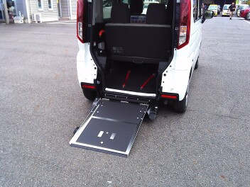 スズキ福祉車両、WITHシリーズ展示してあります。