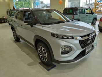 新型フロンクス 展示車のご案内