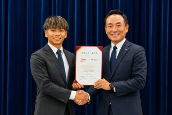 子どもたちにもらった勇気を、今度は自分が返したい  パラアスリート・久野竜太朗選手とスポンサー契約を締結しました