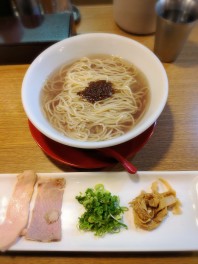 紫のラーメン