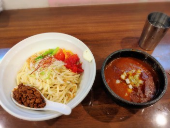 グルメ　麺人　四冠（甘王　丼聖　肉政）　濃厚トマトカレーつけ麺