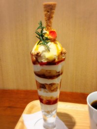 カフェ男子のパフェ巡り　リンゴバターキャラメル