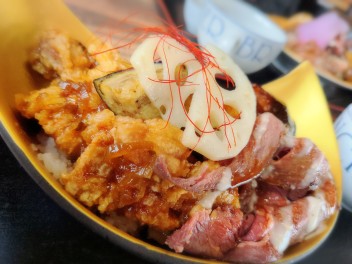 金のやみつきコラボ丼　南魚沼本気丼2021　幸せになれるドンブリ