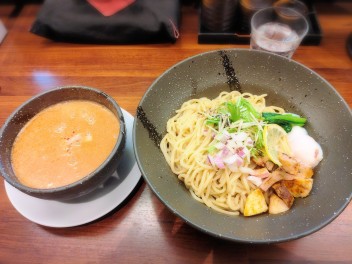 酸味と円やかな味わい　トマトと豆乳の白湯つけ麺　麺人　麺狂い　麺紀行