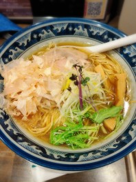 まぐろ節の醤油中華そば　まぐろ節中華そば　温知　麺人　麺狂い　麺紀行