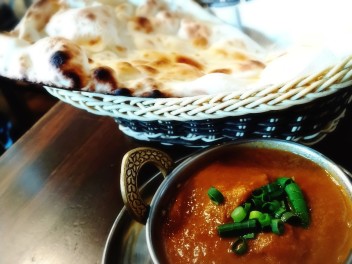 待ち時間のお食事におすすめ！大満足のカレー＆ナン♪