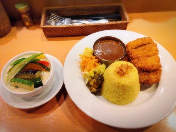 ポークカツカレー＆グリーンカレー　米山カリー食堂　カレー男子のCurry巡り