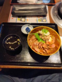 本気丼2022　肉処バッファロー　がっつりさっぱり肉三昧丼　本気男子のまじかマジでまじ丼巡り