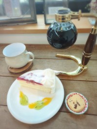 イチゴのケーキとオリジナルブレンドを喰らうの巻　カフェ男子のCafe巡り