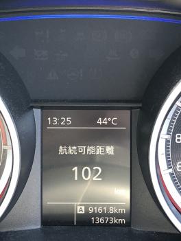 暑い、暑い、暑い。車の温度計を見てみると。やっぱり”熱い”