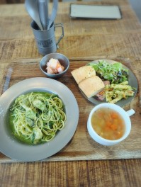 牡蠣とほうれん草ピューレのジェノベーゼ風スパゲティを喰らうの巻　麺人　麵狂い　麵紀行