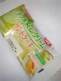 新製品紹介　ダブルメロンクリームサンドケーキしか勝たん　ヤマザキサンドケーキシリーズ　パン好き男子のパン祭り