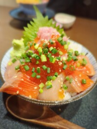 悪魔の本日の漬け丼しか勝たん　六日町　鮮極　Donburi男子の全米が泣いた日