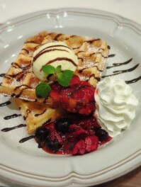 ベリーベリーワッフルしか勝たん　東京インテリア内　Moa　Cafe　Sweets男子のスイーツ巡り
