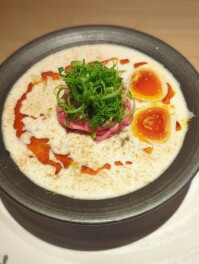 和牛担々麵しか勝たん　燕市　中華蕎麦おか部　麺人　麵狂い　麵紀行　啜郎の麵スタグラム