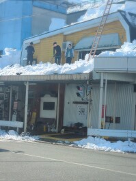雪下ろしDay　冬の晴れ間に雪下ろし