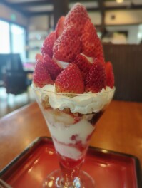 いちごパフェしか勝たん　喫茶つばめや立川　Sweets男子のスイーツ巡り
