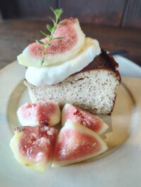 無花果とアールグレイのバスクチーズケーキ　蜜芋シェイクを喰らうの巻　加茂市　KIDORI　Cafe　カフェ男子のカフェ巡り