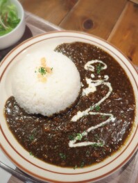 カレー男子のＳＰＩＣＹ巡業　六日町　グリル＆wineじゅー　越後牛牛すじ赤ワイン煮込みカレーを喰らう