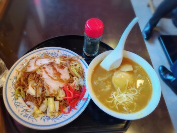 焼きそば＆半カレーラーメンセット　三条　大黒亭　松屋小路店　麺人　麵狂い　麵紀行　啜郎の麵スタグラム