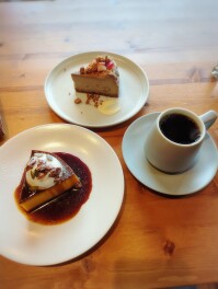 ほうじ茶とりんごのクランブルチーズケーキとカボチャのプリンを喰らうの巻　燕市　Bloomy　Cafe　Sweets男子のスイーツ巡り