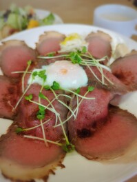 新店オープン　見附　ダイニングカフェ　ティファニー　国産牛ローストビーフ丼を喰らうの巻　Gourmet男子のグル巡り