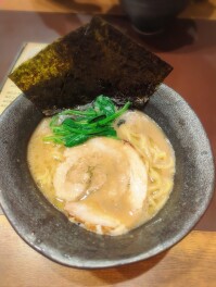 城内家豚骨しょうゆを喰らうの巻　小千谷　溺れる豚　麺人　麺狂い　麺紀行　啜郎の麵スタグラム