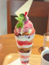 ピングレブルーベリーパフェを喰らうの巻　新潟　アトリエムズ　Sweets男子のスイーツ巡り