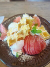 桃のWaffleを喰らうの巻　与板　DEKUNOBOU　Sweets男子のスイーツ巡り