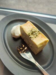 杢チーを喰らうの巻　三条　杢　ネーブルとグリーンオリーブのチーズケーキ　Sweets男子のスイーツ巡り