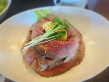 ローストビーフ丼を喰らうの巻　魚沼　オリエンタルレスト寿寿　Gourmet男子のグル巡り